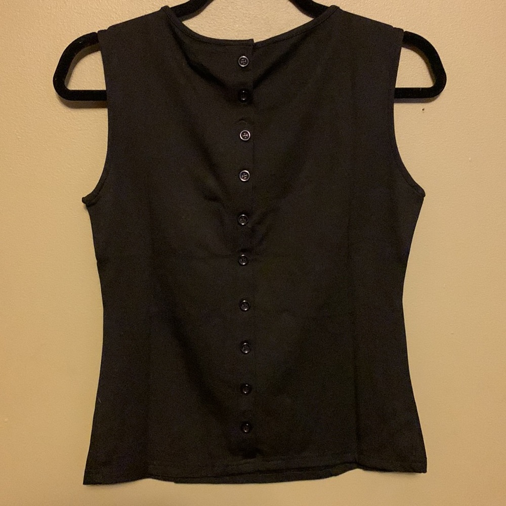 Keyhole Top - Picture 2 of 8